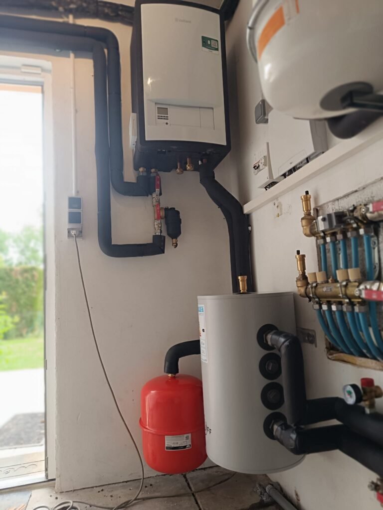 Installation d’une pompe à chaleur Vaillant avec production d’eau chaude solaire à Allenjoie 1 - Belair Chauffage Montbéliard Installation dune pompe a chaleur Vaillant avec production deau chaude solaire Allenjoie 1 - Belair Chauffage Montbéliard
