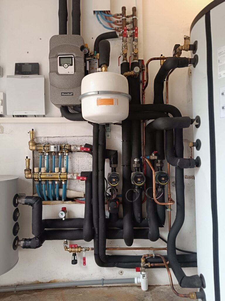 Installation d’une pompe à chaleur Vaillant avec production d’eau chaude solaire à Allenjoie 3 - Belair Chauffage Montbéliard Installation dune pompe a chaleur Vaillant avec production deau chaude solaire Allenjoie 3 - Belair Chauffage Montbéliard