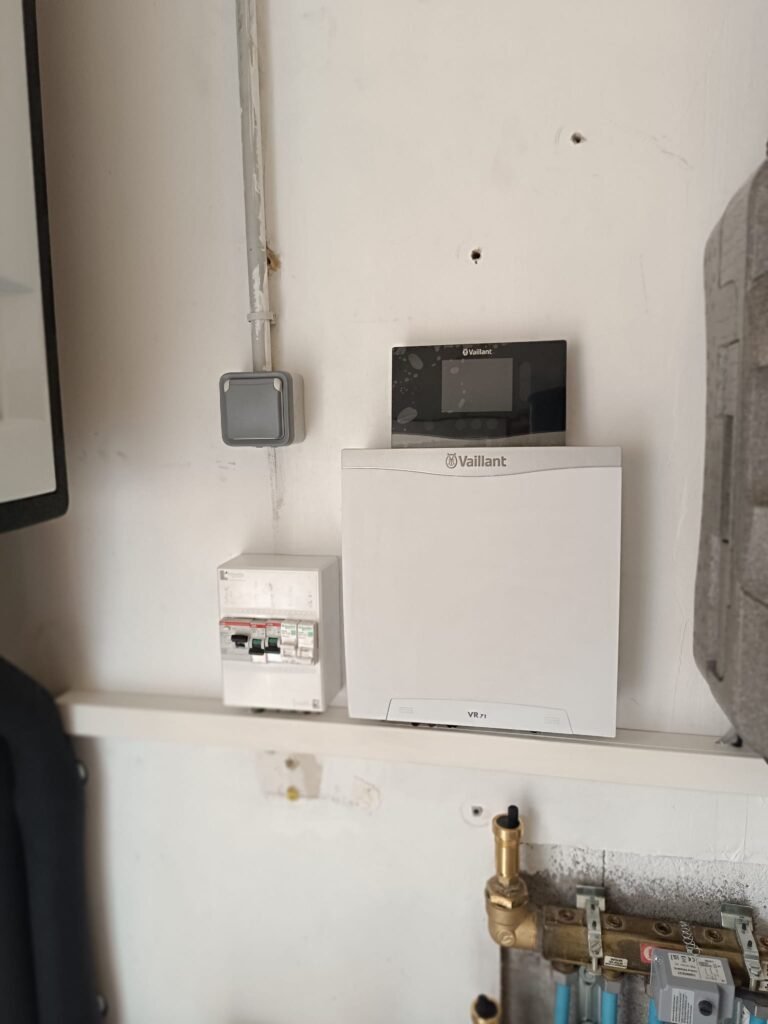 Installation d’une pompe à chaleur Vaillant avec production d’eau chaude solaire à Allenjoie 5 - Belair Chauffage Montbéliard Installation dune pompe a chaleur Vaillant avec production deau chaude solaire Allenjoie 5 - Belair Chauffage Montbéliard
