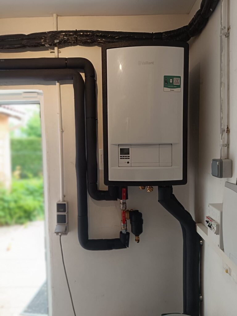 Installation d’une pompe à chaleur Vaillant avec production d’eau chaude solaire à Allenjoie 6 - Belair Chauffage Montbéliard Installation dune pompe a chaleur Vaillant avec production deau chaude solaire Allenjoie 6 - Belair Chauffage Montbéliard
